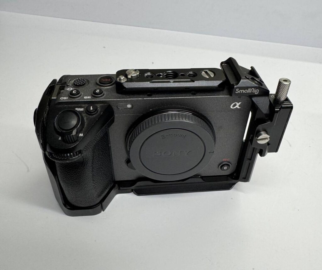 Видеокамера SONY ILME - FX3 (+Полуклетка SmallRig 3278)-1