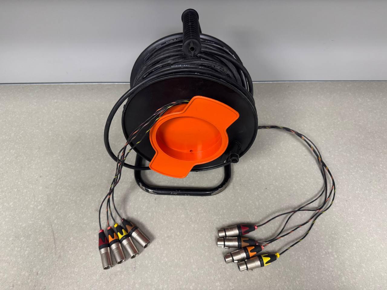 Мультикор (ЗВУК) XLR_3pin(M)-XLR_3pin(F) 4 канала (30)Метров на катушке BL1-1