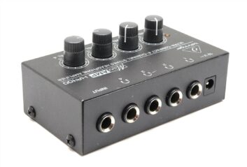 Предусилитель для наушников BEHRINGER HA400